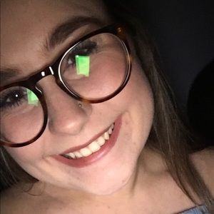 Meet your Posher, Emily